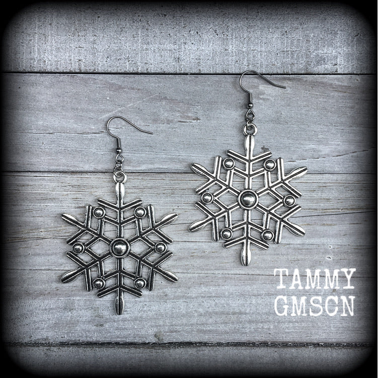 Snowflake earrings Snowflakes tunnel dangles Plugs Ear gauges Stretched ears Gauged ears Christmas earrings Christmas decorations Snowflakes Stretched lobes Body jewelry Ear gauges Pierced ears Stocking stuffers Secret santa Gifts for girls Kriss