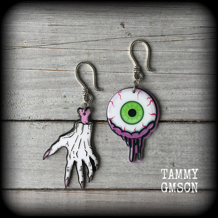 Eyeball and severed hand earrings-Zombie earrings