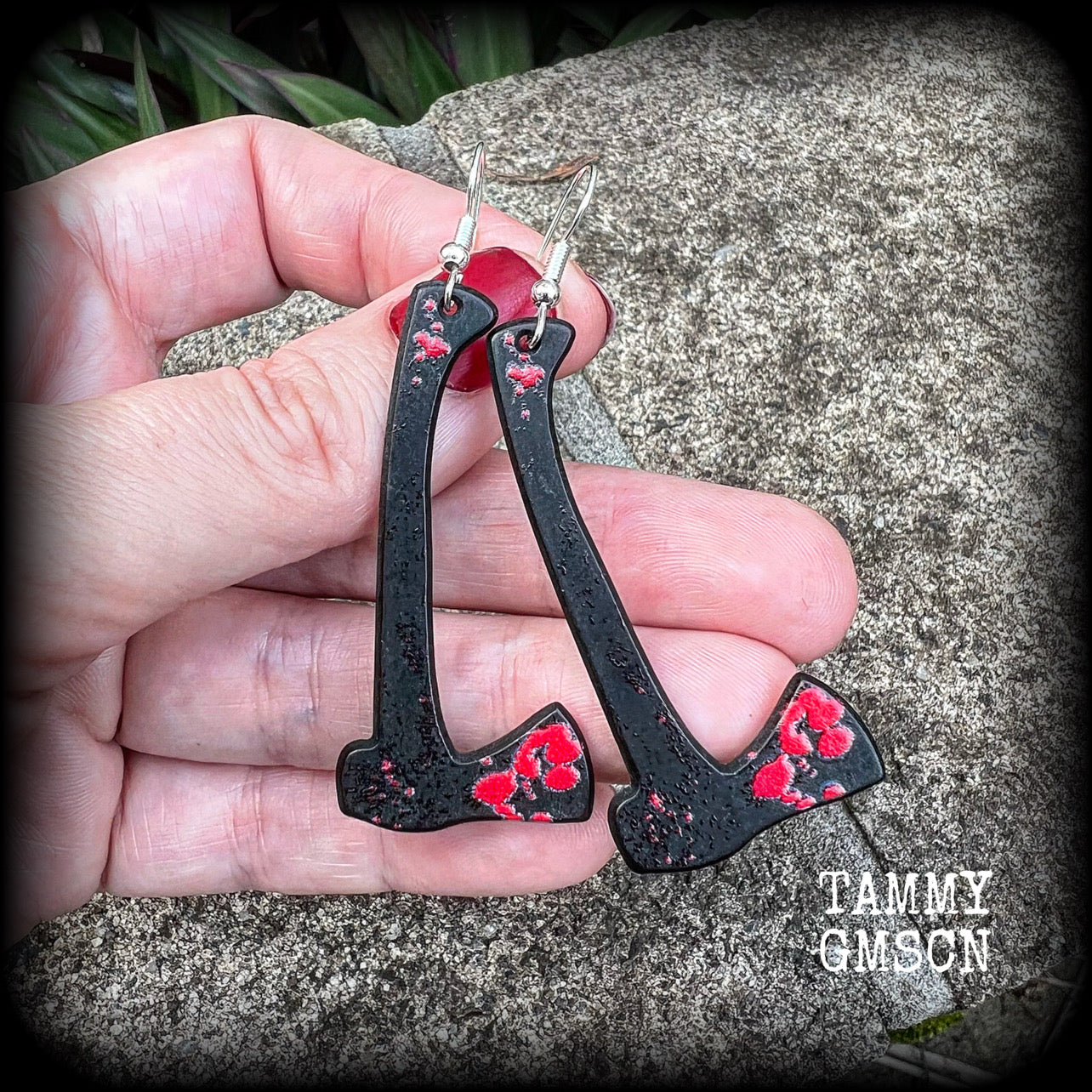 Horror punk earrings Axe earrings Halloween earrings Butcher earrings Axe murderer Pierced ears Ear gauges Horror punk jewelry Wednesday Fright night Horror movie Slasher movies Halloween jewelry Real life crime Murder mystery Decomp Zombie earrings