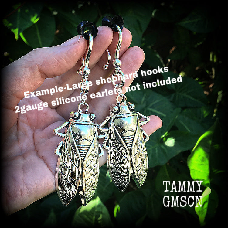 Antique silver cicada earrings-Ear hangers