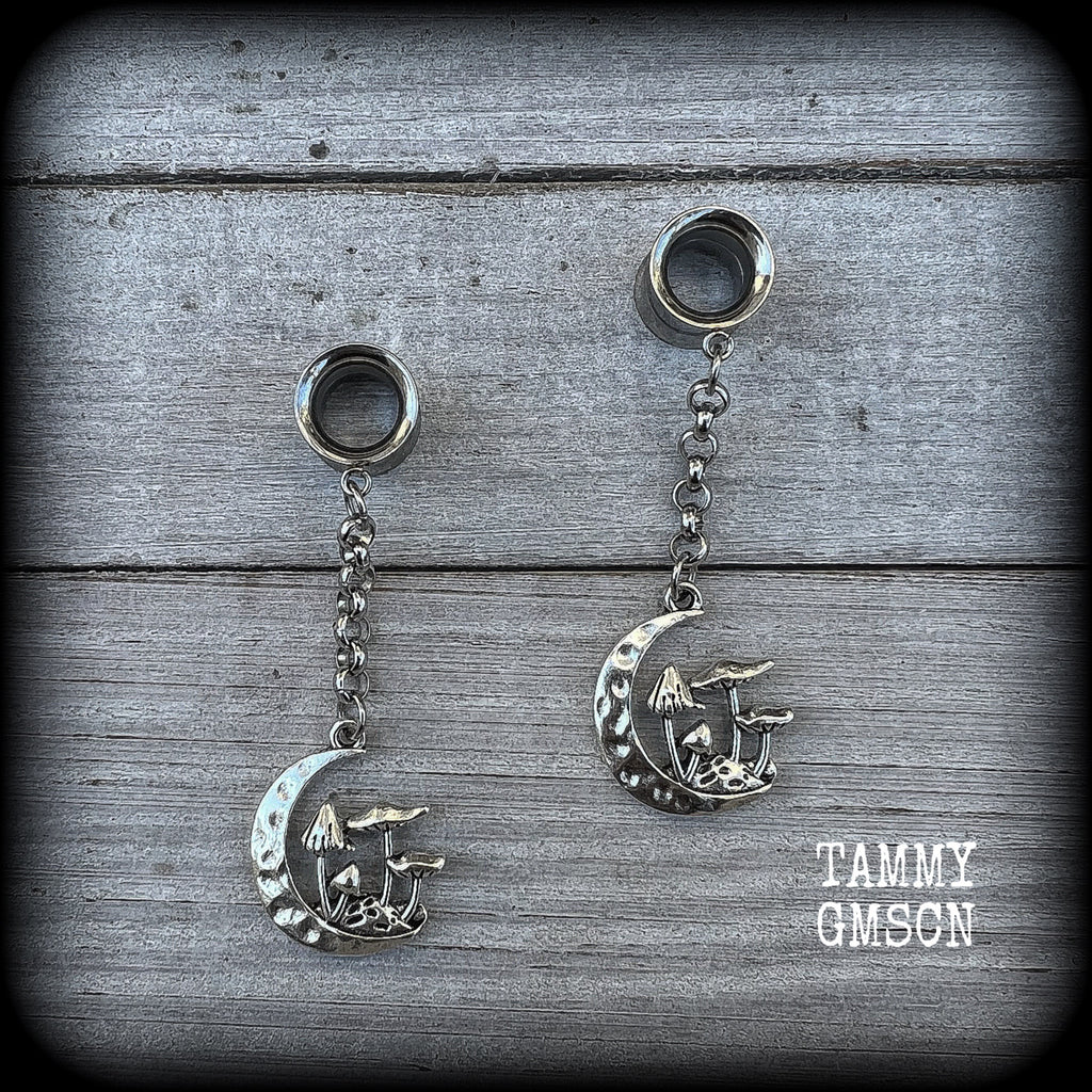 Mushroom tunnel dangles Crescent moon ear gauges Mushroom tunnel earrings 0 gauge tunnels 2g 4g 2g 0g 00g 1/2" 9/16" 5/8" 3/4" 7/8" 1" Cottagecore gauges Whimsigoth earrings Goblincore body jewellery