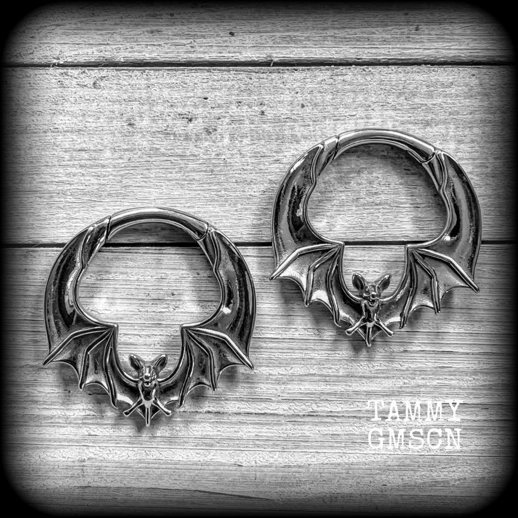 Featuring gorgeous spooky cute surgical steel bats, these earrings measure just under 5cms from tip to tip, and weigh approx 23 grams each.
