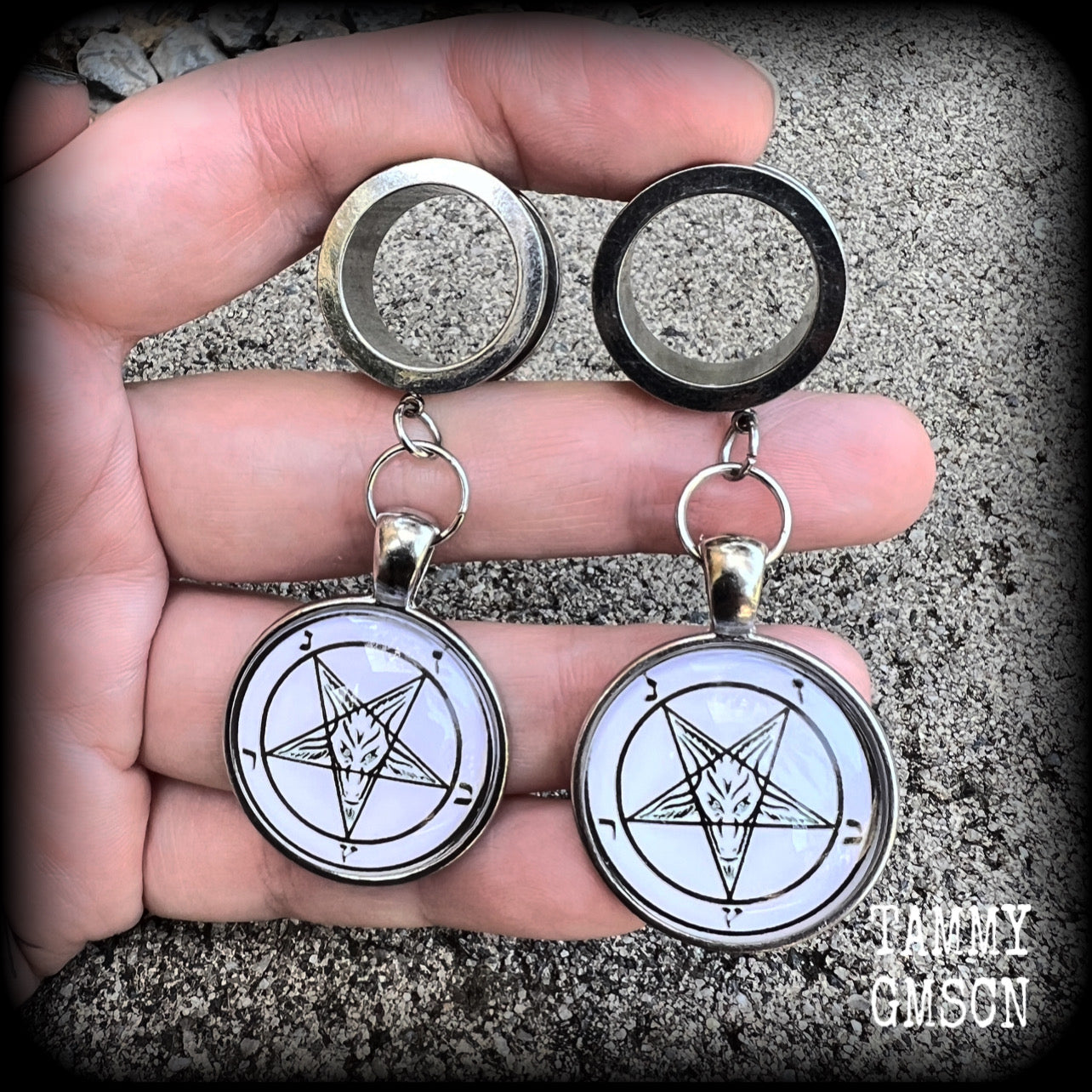 These gorgeous tunnel earrings feature classic black Sigil of Baphomet symbols on white background enclosed in resin, weighing in at approx 15 grams each and measuring just over 7 cms from tip to tip.

This pair have been made with 3/4" gauge (19mm) surgical steel screw fit tunnels, suitable for stretched lobes.