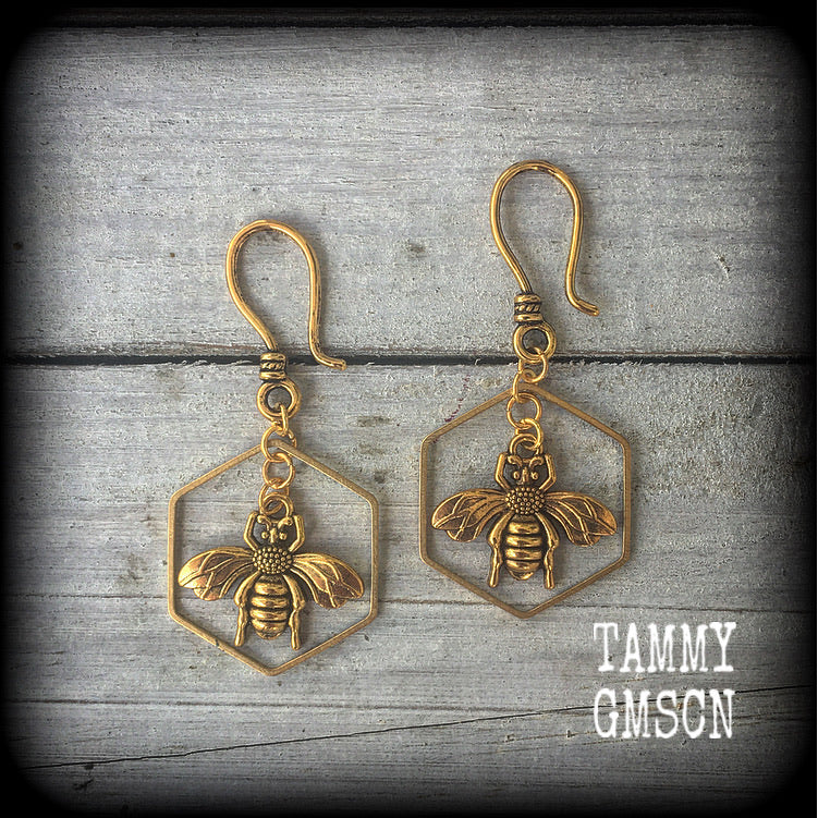 Bee and bee hive earrings Bee earrings Beehive earrings Hexagon earrings 8 gauge ear weights Tunnel earrings Tunnel dangles Geometric earrings Pierced ears Ear gauges Bee jewelry Bees jewellery Cottagecore earrings Bee keeping supplies Stretched ears Stretched lobes 