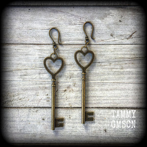 Heart key earrings-Ear hangers