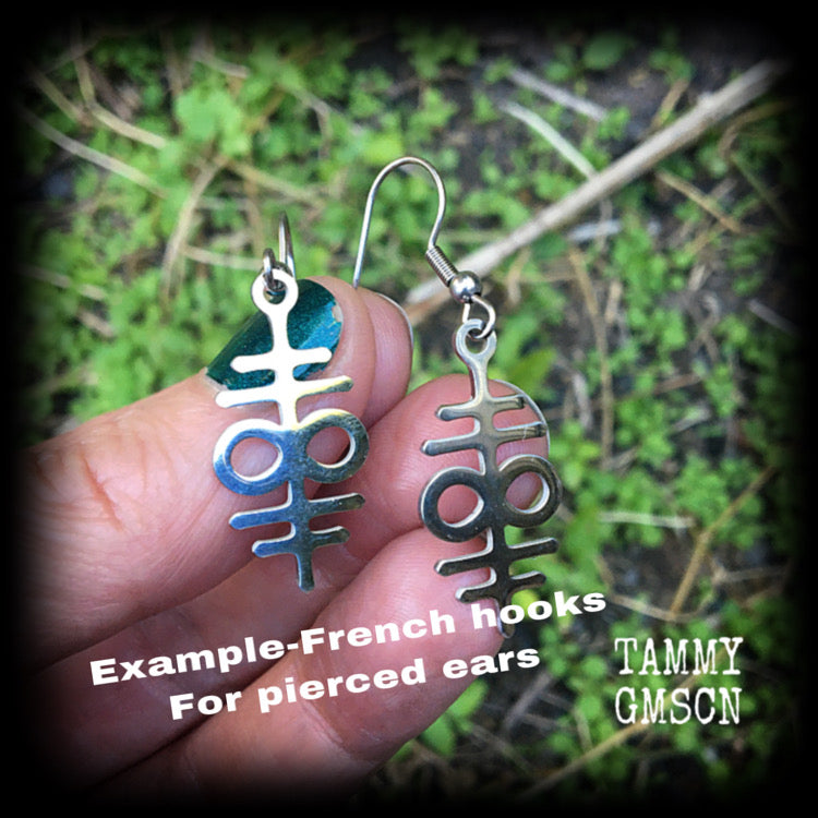 These stainless steel double 'Sigil of Sulphur' earrings are nice and petite, measuring just 4.5 cms from tip, weighing only a few grams each.
This pair has been made with french hooks suitable for pierced ears.