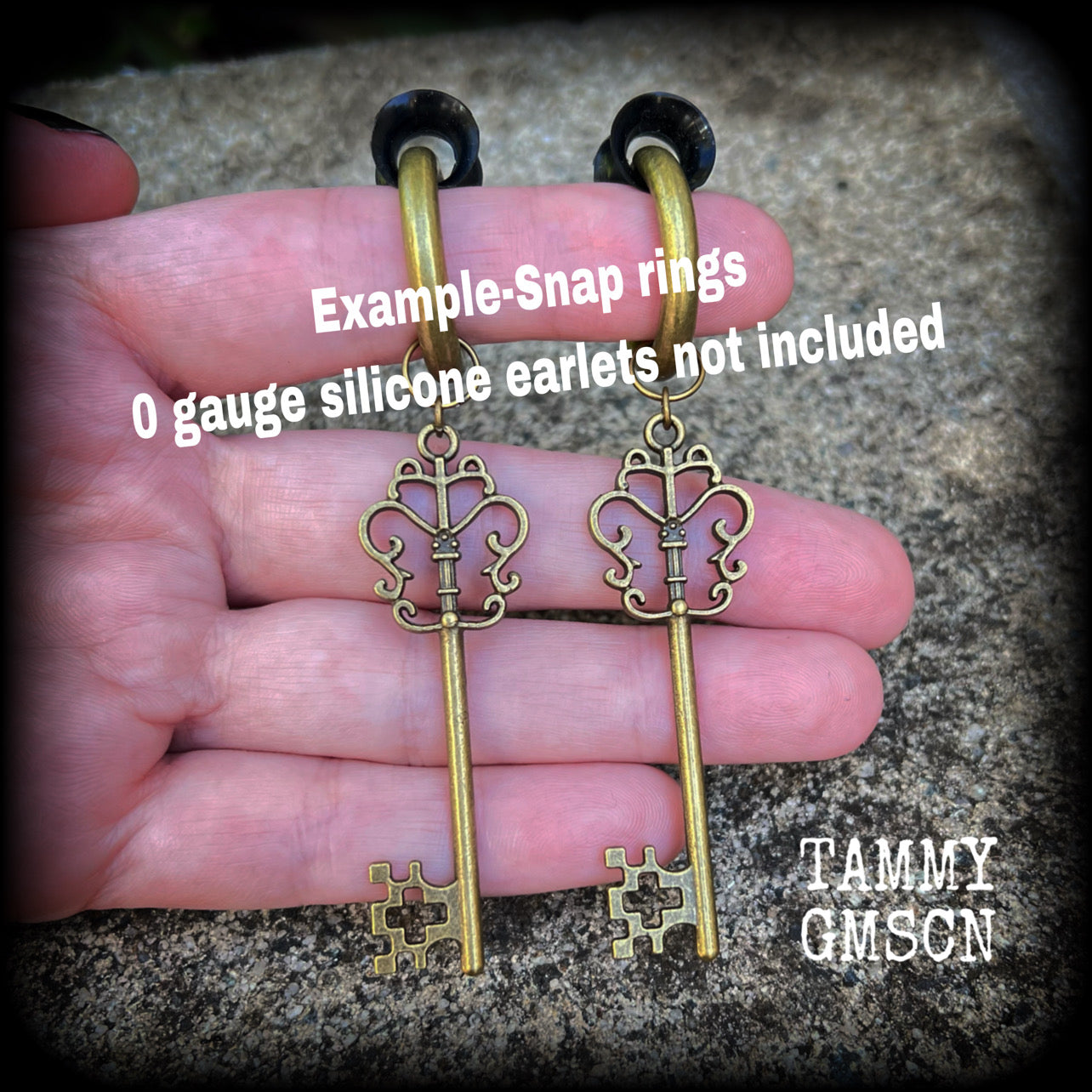 Bronze key hoop earrings-Tunnel friendly earrings