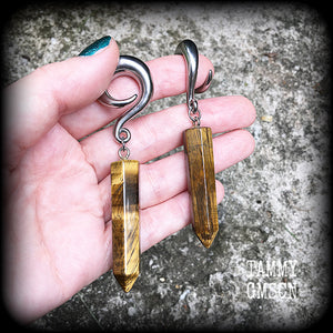 These gauged earrings are made with gorgeous Tigers eye points, measuring just over 9cms from tip to tip, and weighing approx 25grams each.
This pair have been made on 0 gauge (8mm) surgical steel full curl hooks, to be worn in stretched lobes.