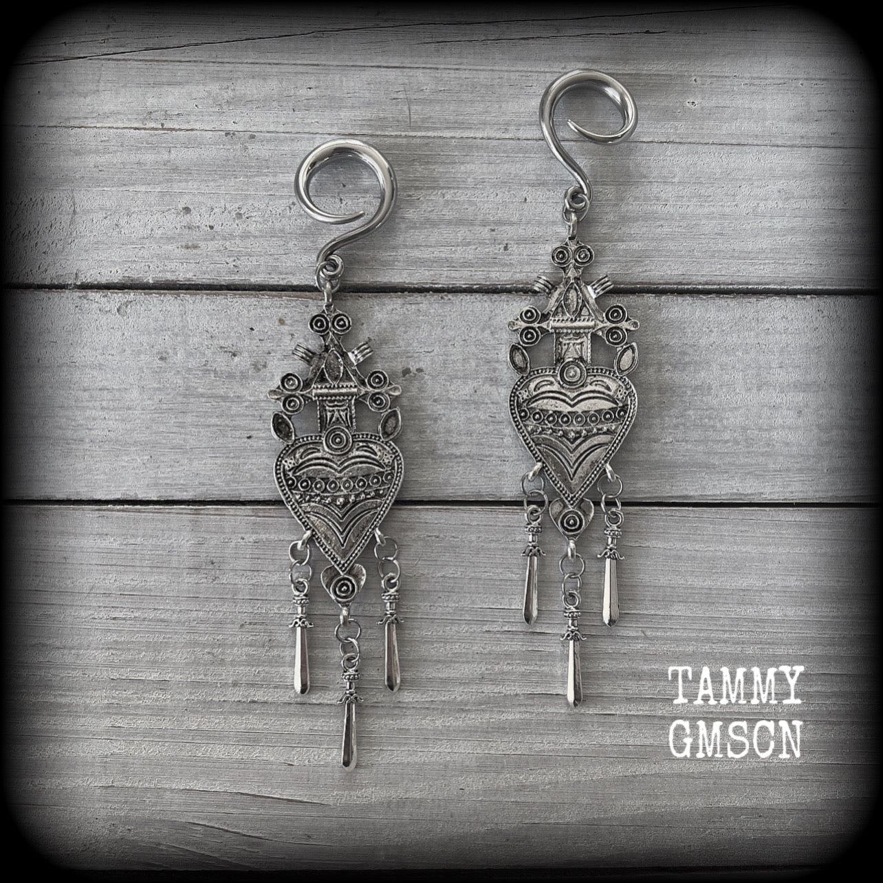 Tarot card ear hangers Three of swords earrings 6 gauge ear weights Body jewelry Stretched lobes Gauges 6g 2g 0g 00g 1/2 9/16 5/8 3/4 7/8 1" 1.10" 1.18" Stretched ears Stretched lobes gauged ears gauged earrings Tarot jewellery Occult jewelry Waite