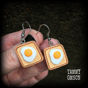 Eggs on toast-Breakfast earrings