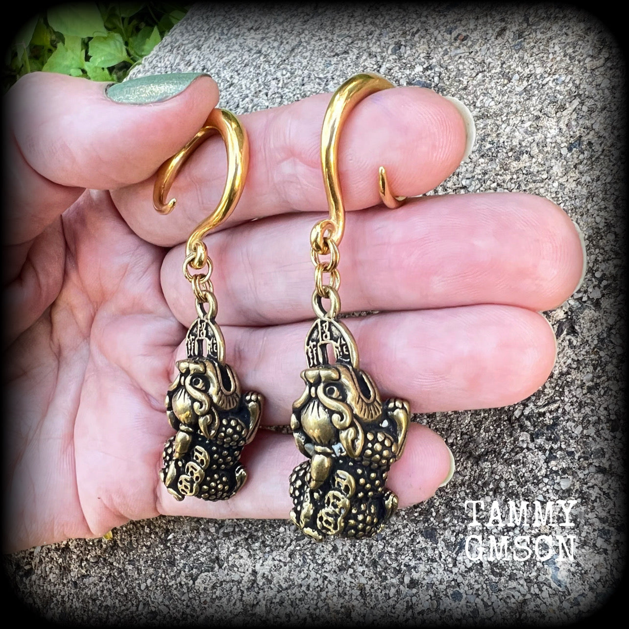 Brass ear weights Foo dog ear weights Chinese lion gauges 6 gauge ear weights Body jewelry Spirals Saddles Cradles 4mm 6mm 8mm 10mm 12mm 14mm 16mm 19mm 22mm 25mm 28mm 30mm Stretched ears Stretched lobes Gauged earrings Gauged ears Ear hangers 