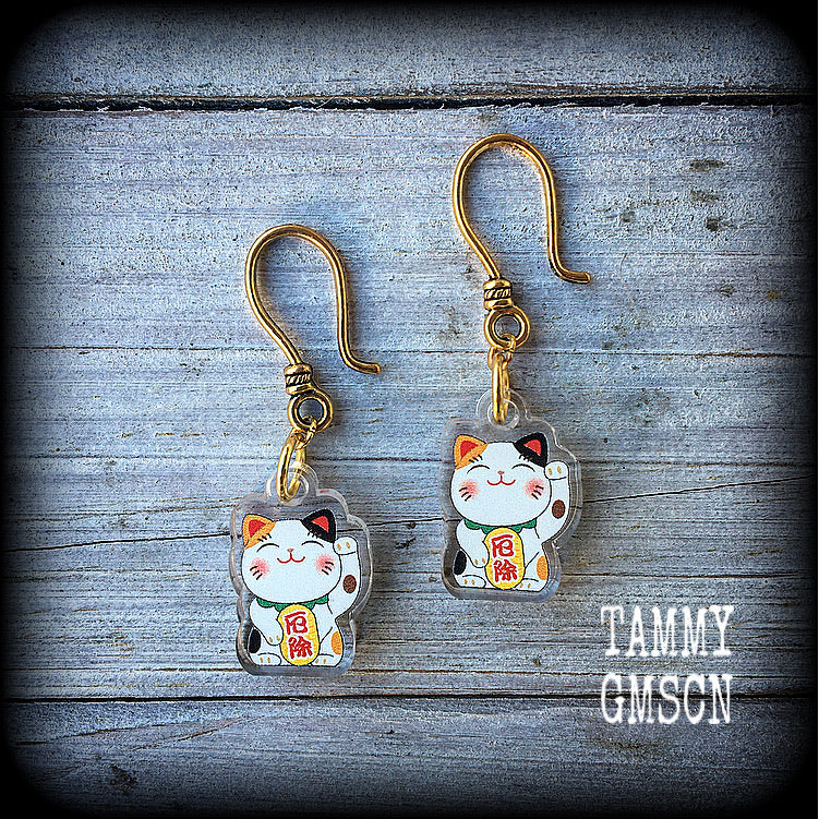 Maneki Neko earrings-Kawaii beckoning cat earrings