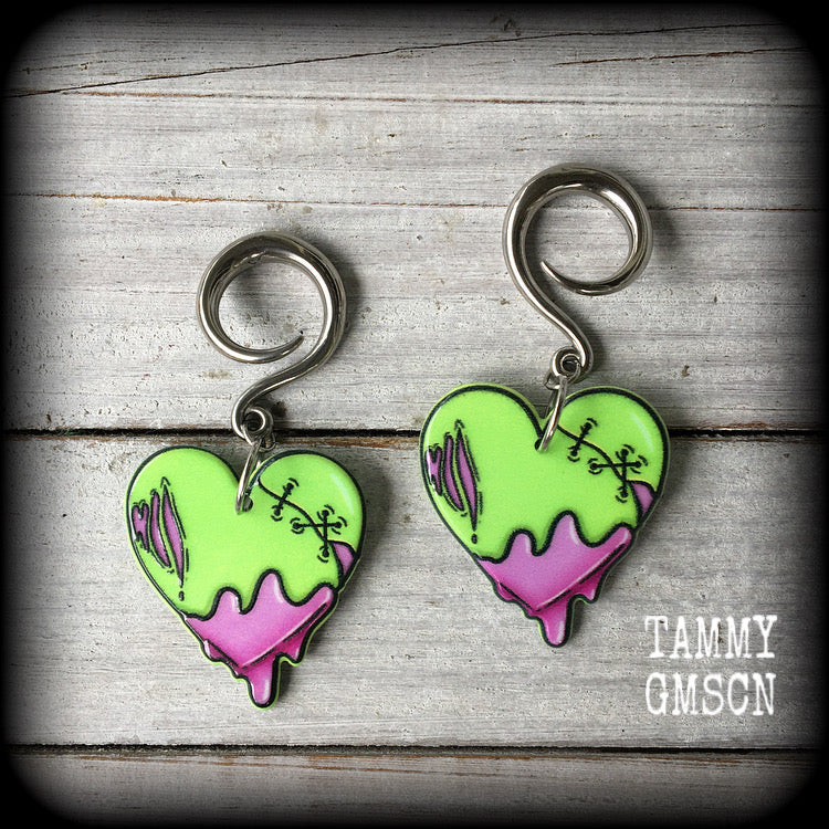 Zombie earrings Zombie heart gauged earrings Halloween ear gauges 4mm earrings 6 gauge ear hangers Stretched lobes Toxic earrings Cartoon earrings Rockabilly Horror punk Horror movie 6mm 8mm 10mm 12mm 14mm 16mm 19mm 22mm 25mm 28mm 30mm Body jewelry 