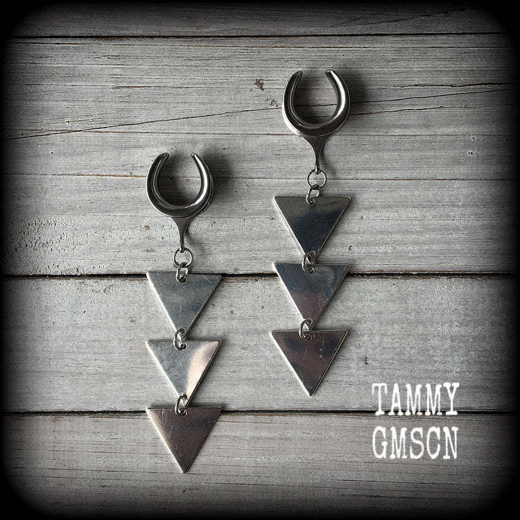 Triple triangle gauged earrings