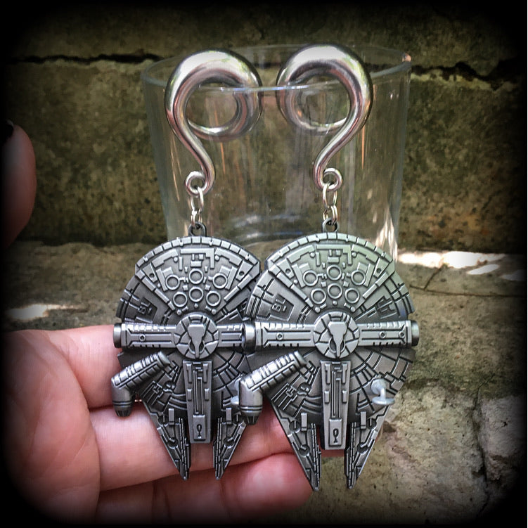 These Star Wars Millenium Falcon ear weights are nice and heavy at 39 grams a piece, and nice and dangly at 11cms from tip to tip, these are BIG!!!!

This pair has been made on 0 gauge (8mm) surgical steel full curl hooks, to be worn in stretched lobes.
