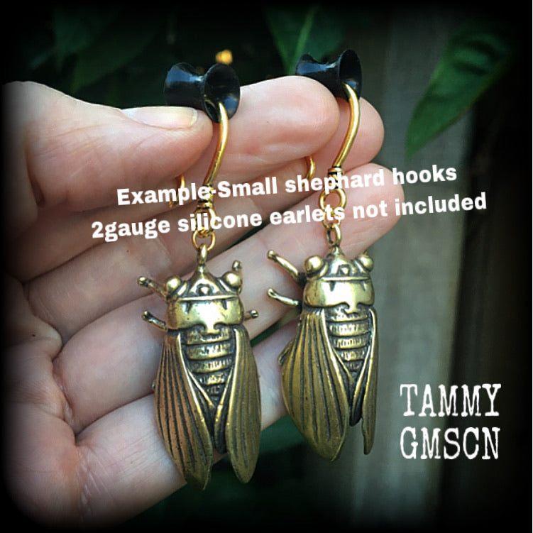 Locust earrings Cicada earrings Bugs earrings Locust earrings Insect earrings Pierced ears Ear hangers Stretched lobes Gauged earrings Moss goth Cottagecore Entomology Curiosities