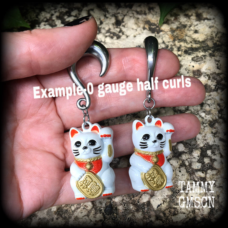 Japanese Maneki Neko beckoning cat earrings for stretched lobes. Available on half curls, full curls and cradles from 4mm up to 30mm. 