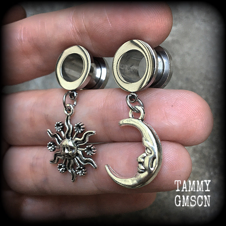 These gorgeous folk horror inspired tunnels feature antique silver crescent moon and esoteric sun charms, are super light weight at just 5 grams each and measure just over 4 cms from tip to tip.

This pair has been made with 00 gauge (10mm) surgical steel screw fit tunnels-for stretched lobes.