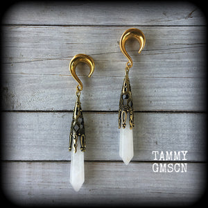 These gorgeous gothic gemstone gauged earrings feature beautiful cloudy quartz and antique bronze gemstone points, measuring just over 10 cms from tip to tip, and weighing approx 15 grams each.
These earrings have been made on 5/8" gauge (16mm) surgical steel saddles, to be worn in stretched lobes.