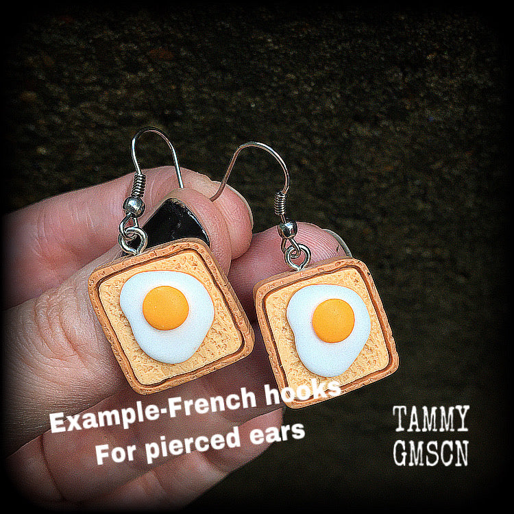 Eggs on toast-Breakfast earrings