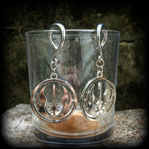 Featuring the symbol of the Jedi Order, these earrings are nice and lightweight at only 9 grams a piece, and measure just over 6cms from tip to tip, a must have for any Star Wars fan!

This pair has been made on 6 gauge (4mm) surgical steel full curls, to be worn in stretched lobes.