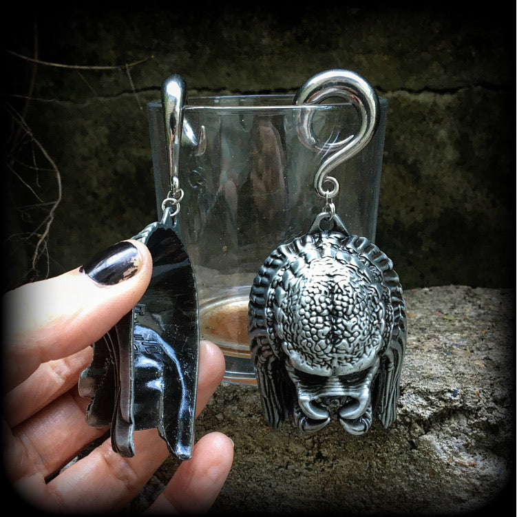 Predator earrings Predator ear weights Alien Vs Predator Aliens Alien ear weights Gauged earrings Gauged ears Stretched ears Ear gauges Ear hangers Sci fi Science fiction Scuence fantasy 4mm 6mm 8mm 10mm 12mm 14mm 16mm 19mm 22mm 25mm 28mm 30mm 