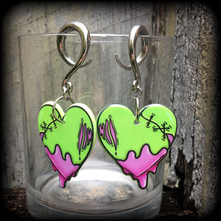 Zombie earrings Zombie heart gauged earrings Halloween ear gauges 4mm earrings 6 gauge ear hangers Stretched lobes Toxic earrings Cartoon earrings Rockabilly Horror punk Horror movie 6mm 8mm 10mm 12mm 14mm 16mm 19mm 22mm 25mm 28mm 30mm Body jewelry 