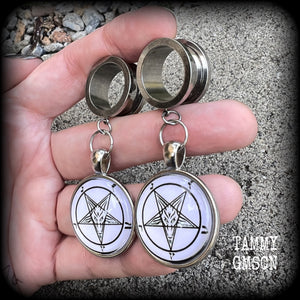 These gorgeous tunnel earrings feature classic black Sigil of Baphomet symbols on white background enclosed in resin, weighing in at approx 15 grams each and measuring just over 7 cms from tip to tip.

This pair have been made with 3/4" gauge (19mm) surgical steel screw fit tunnels, suitable for stretched lobes.