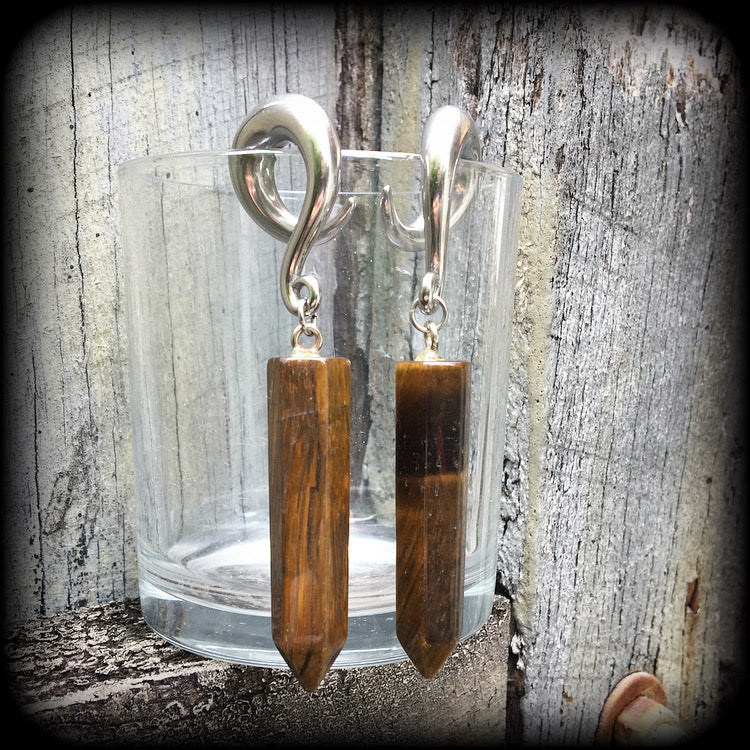 These gauged earrings are made with gorgeous Tigers eye points, measuring just over 9cms from tip to tip, and weighing approx 25grams each.
This pair have been made on 0 gauge (8mm) surgical steel full curl hooks, to be worn in stretched lobes.