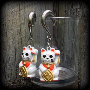 Japanese Maneki Neko beckoning cat earrings for stretched lobes. Available on half curls, full curls and cradles from 4mm up to 30mm. 