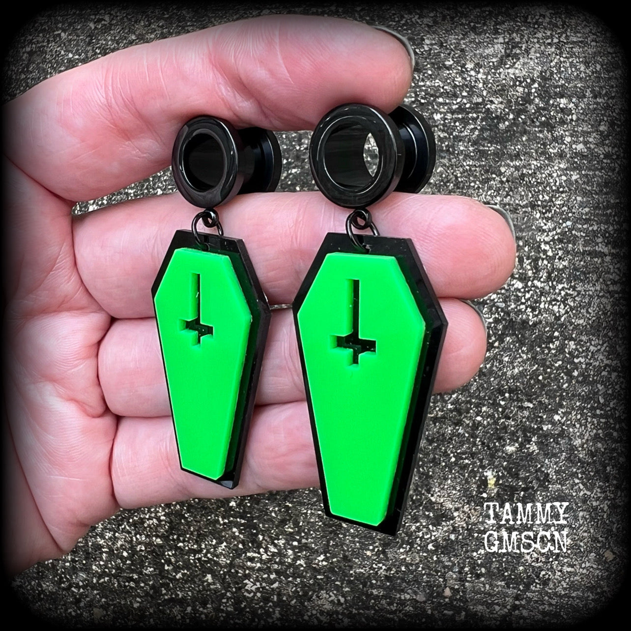 Coffin gauged earrings Coffin tunnel dangles 00 gauge gauged earrings Halloween plugs Horrorpunk earrings Cyberpunk earrings Horror movie Stretched ears Gauged ears Samhain Body jewelry Stretched lobes 6mm 8mm 10mm 12mm 14mm 16mm 19mm 22mm 25mm