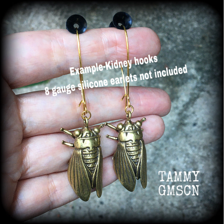 Locust earrings Cicada earrings Bugs earrings Locust earrings Insect earrings Pierced ears Ear hangers Stretched lobes Gauged earrings Moss goth Cottagecore Entomology Curiosities