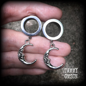 These gorgeous tunnel dangles feature whimsical antique silver crescent moons, are light weight, weighing in at 7 grams each and measure 4 cms from tip to tip.
This pair has been made with 9/16" (14mm) gauge surgical steel screw fit tunnels-suitable for stretched lobes.
