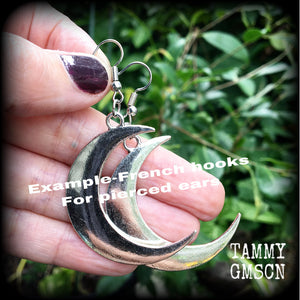 Crescent moon earrings 6 gauge tunnel earrings Tunnel dangles Witchy vibes Black Friday Body jewelry Body jewellery Moon ear hangers Ear weights