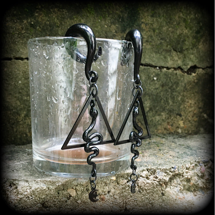 These gorgeous pitch black 'Ascending Snake' gauged earrings and are nice and dangly but not too big, weighing approx 18 grams each, and measuring around 10 cms from tip to tip.

This pair has been made on 0 gauge (8mm) surgical steel full curl hooks, suitable for stretched lobes.