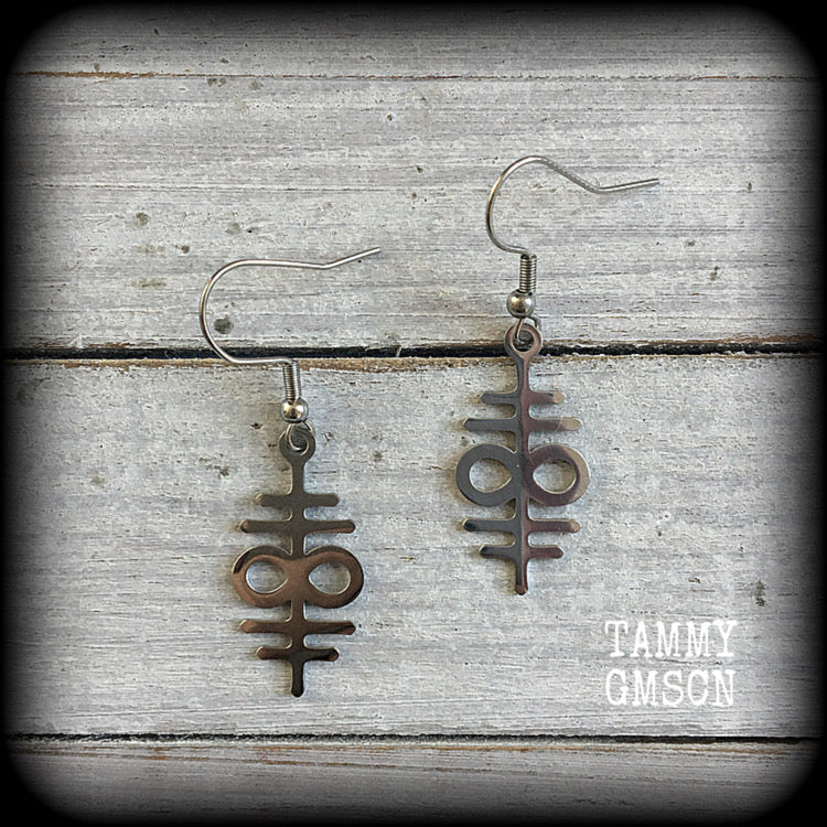 These stainless steel double 'Sigil of Sulphur' earrings are nice and petite, measuring just 4.5 cms from tip, weighing only a few grams each.
This pair has been made with french hooks suitable for pierced ears.