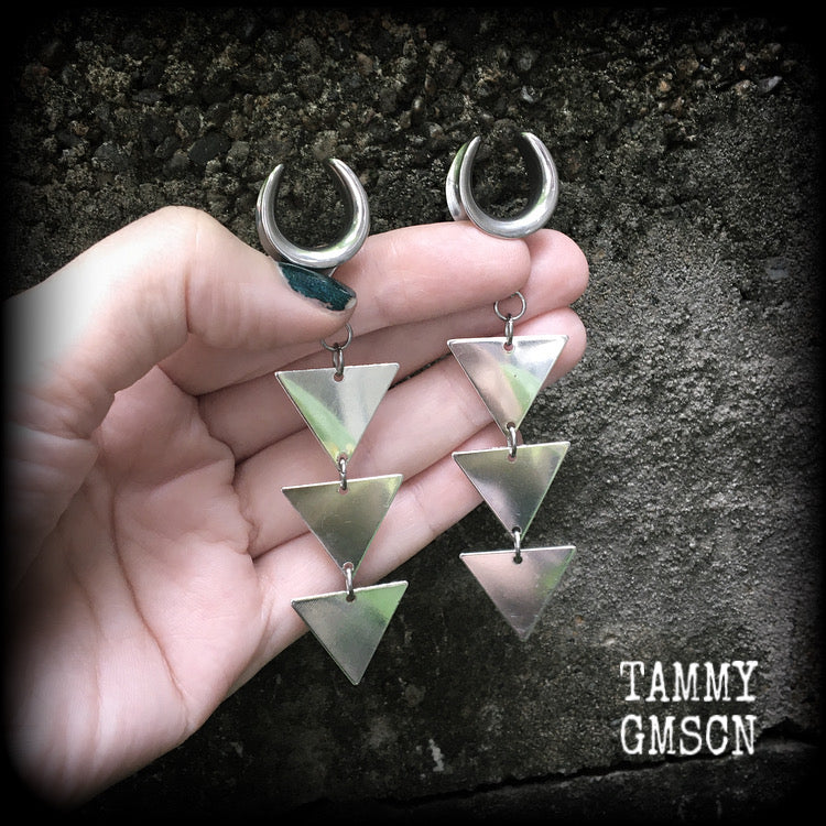 Triple triangle gauged earrings