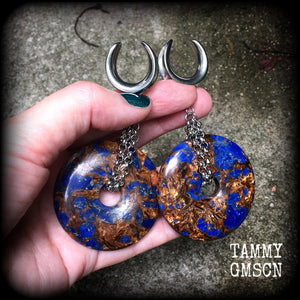 Featuring a pair of gorgeous dark blue lapis lazuli and bronzite donut gemstones cradles in stainless steel chain, this pair of ear hangers weigh approx 34 grams a piece, and measure just under 10cms from tip to tip.

This pair have been made on 7/8" (22mm) gauge surgical steel cradles, for stretched lobes.