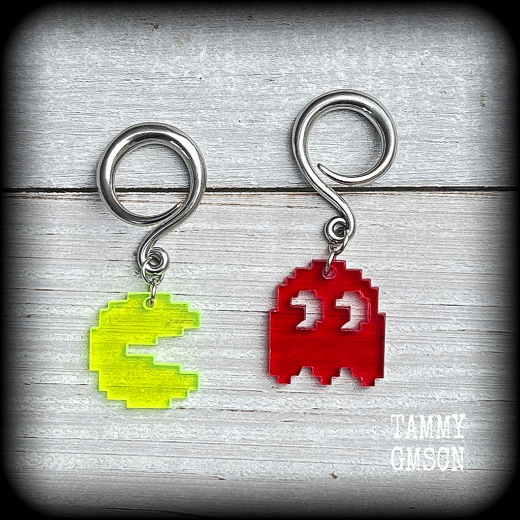 These super rad earrings feature classic acrylic pixelated Pac man and Blinky charms, measuring 5 cms from tip to tip, weighing in at only 4 grams each.
This pair has been made on 6 gauge (4mm) surgical steel full curl hooks, suitable for stretched lobes.